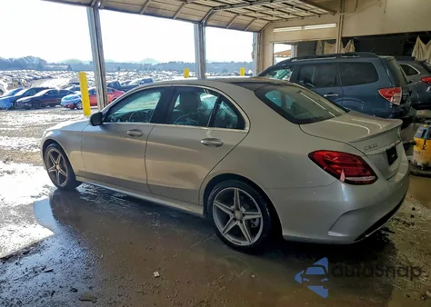 2016 Mercedes-Benz C 300 z USA, uszkodzony, nr VIN 55SWF4JB9GU166155